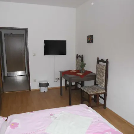 Madona بانْشكا بيشتريتْسا